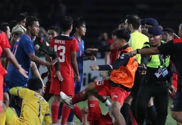 LĐBĐ Thái Lan xin lỗi, lệnh điều tra vụ ẩu đả tại chung kết SEA Games 32-1