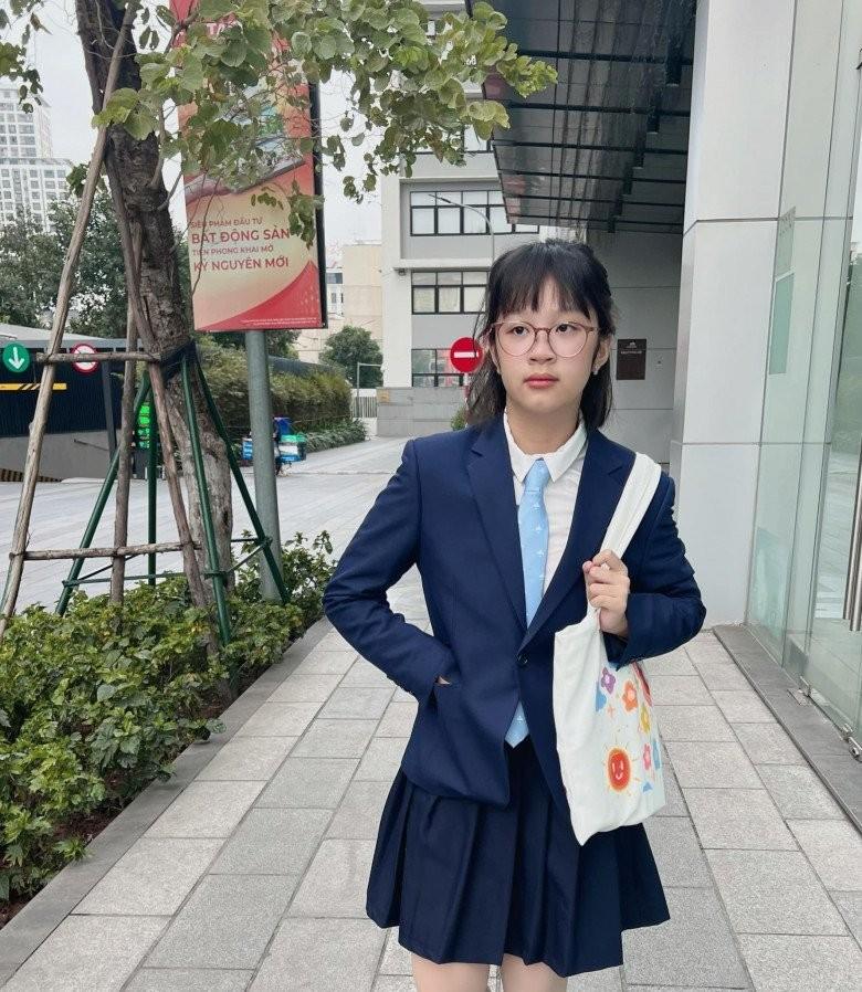 Con gái MC Diệp Chi 11 tuổi cao hơn mẹ, tập môn kéo chân đắt đỏ-13