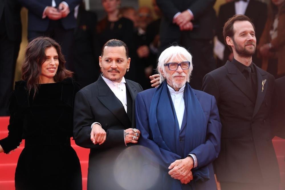 Johnny Depp được săn đón ở Cannes như chưa từng bị tẩy chay-5
