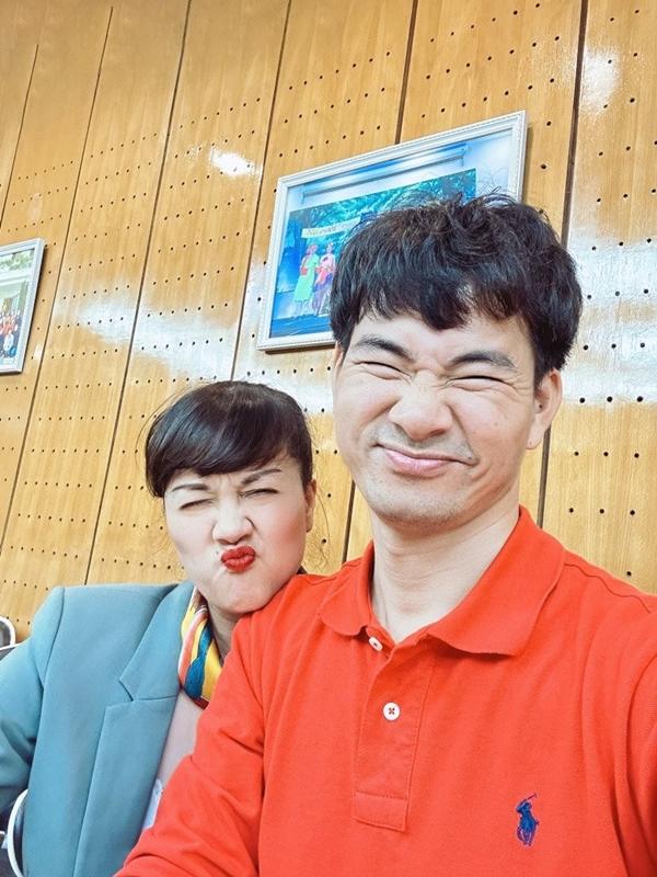 Bị coi là xấu nhất Việt Nam, Vân Dung ngoài đời U50 trẻ xinh, da trắng muốt-2