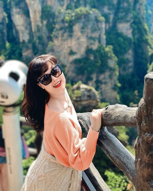 Bị coi là xấu nhất Việt Nam, Vân Dung ngoài đời U50 trẻ xinh, da trắng muốt-5