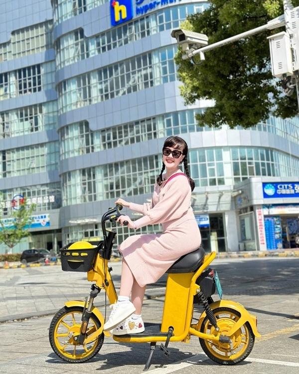 Bị coi là xấu nhất Việt Nam, Vân Dung ngoài đời U50 trẻ xinh, da trắng muốt-11