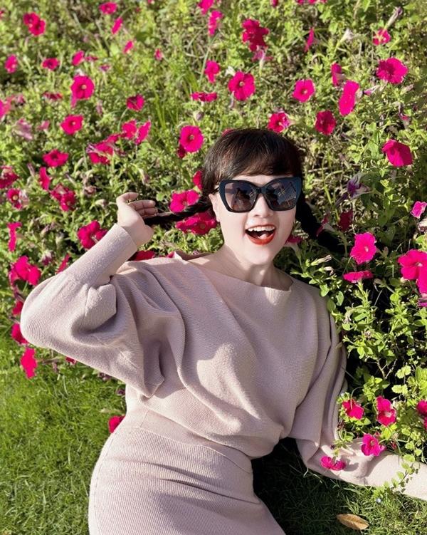 Bị coi là xấu nhất Việt Nam, Vân Dung ngoài đời U50 trẻ xinh, da trắng muốt-13