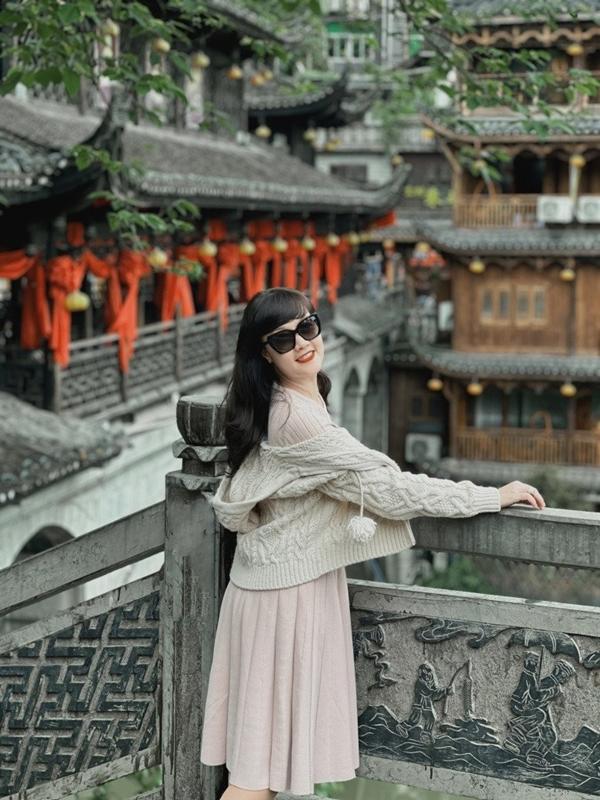 Bị coi là xấu nhất Việt Nam, Vân Dung ngoài đời U50 trẻ xinh, da trắng muốt-17