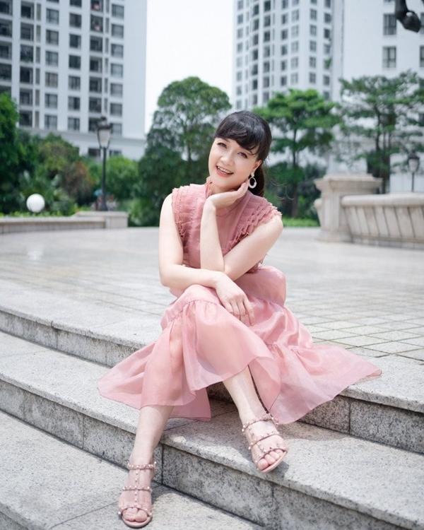 Bị coi là xấu nhất Việt Nam, Vân Dung ngoài đời U50 trẻ xinh, da trắng muốt-20