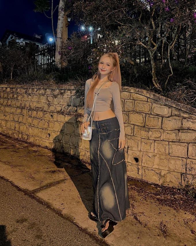 Xoài Non - Vợ streamer giàu nhất Việt Nam chăm khoe eo thon, dáng nóng bỏng-5