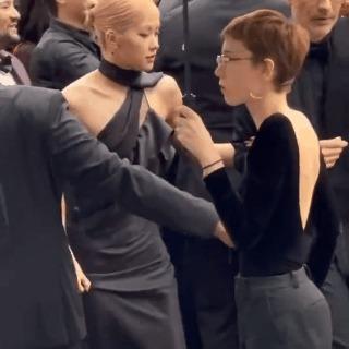 Rosé xuất hiện cực lạ tại LHP Cannes, zoom cận liệu còn đẹp?-2