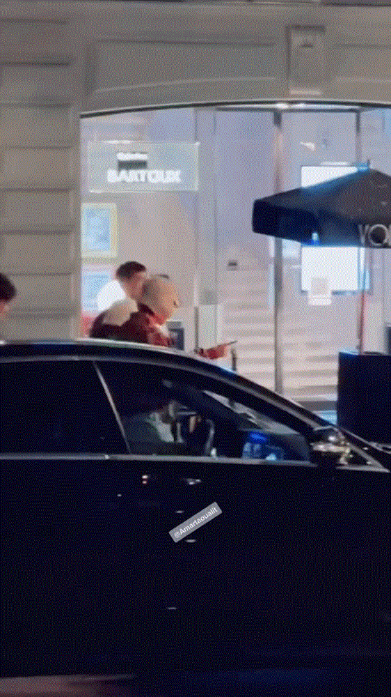 Báo Hàn xác nhận Jennie hẹn hò V (BTS) công khai giữa lòng Paris-2