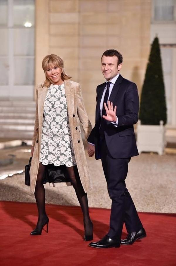 Mẹ đơn thân 3 con lớn hơn 24 tuổi vẫn khiến Tổng thống một nước yêu suốt 20 năm, U70 sống như bà hoàng-1