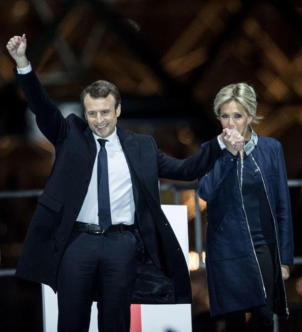 Mẹ đơn thân 3 con lớn hơn 24 tuổi vẫn khiến Tổng thống một nước yêu suốt 20 năm, U70 sống như bà hoàng-2