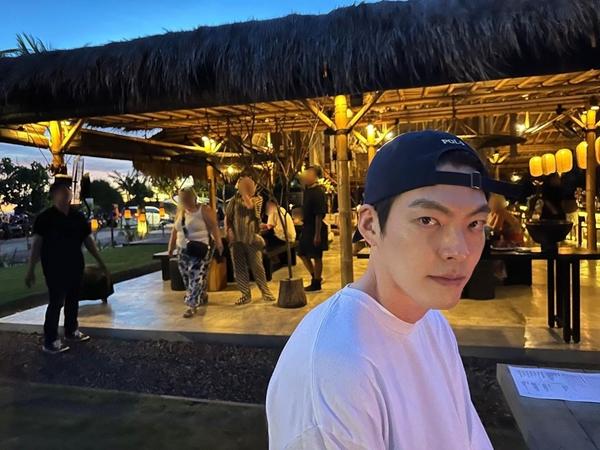 Kim Woo Bin và Shin Min Ah hẹn hò tại Bali-1