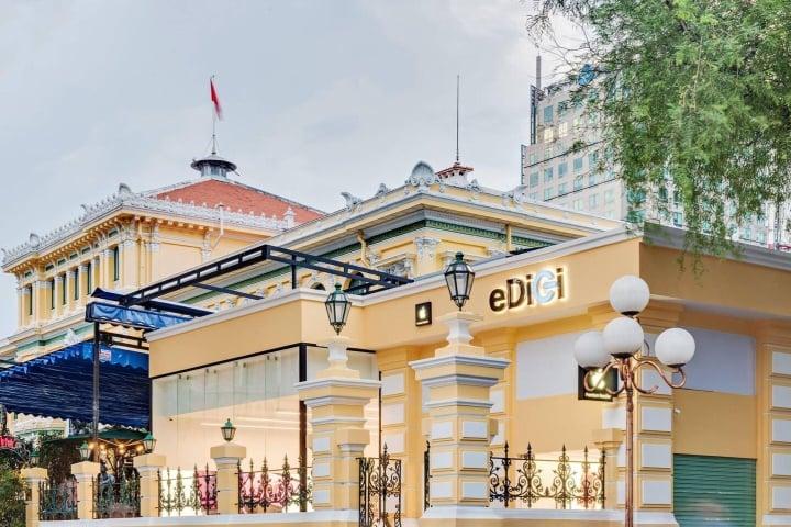 Vì sao cửa hàng Apple của tỷ phú Johnathan Hạnh Nguyễn suy tàn?-3