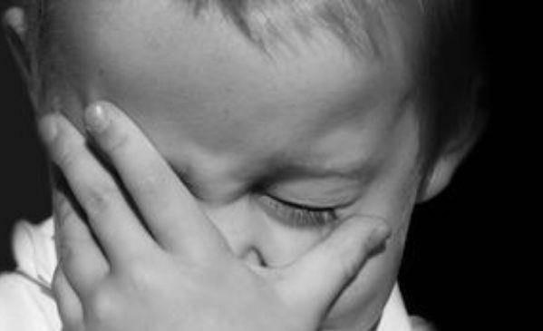 Trắc nghiệm tâm lý: Bạn nghĩ bé con nào đang giả vờ khóc?-3
