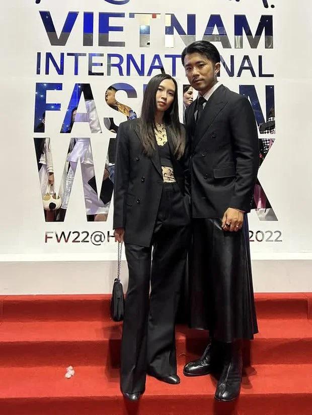 Bị antifan chê mặc đồ nữ tính, con rể Xuân Hinh có cách đáp trả bất ngờ-1