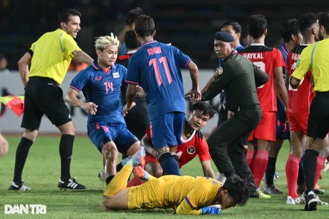Chạy nửa sân đấm cầu thủ U22 Indonesia, thủ môn U22 Thái Lan lên tiếng-1