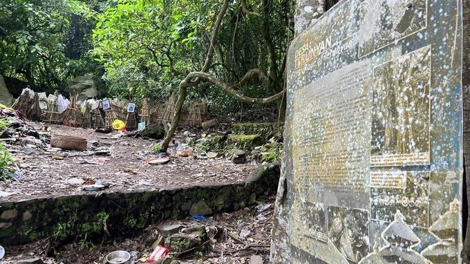 Khách Việt rợn tóc gáy khi đặt chân đến ngôi làng phơi xác người-1