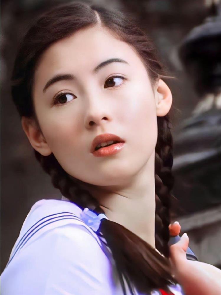 Cận cảnh nhan sắc hồi mới ra mắt của Trương Bá Chi-2