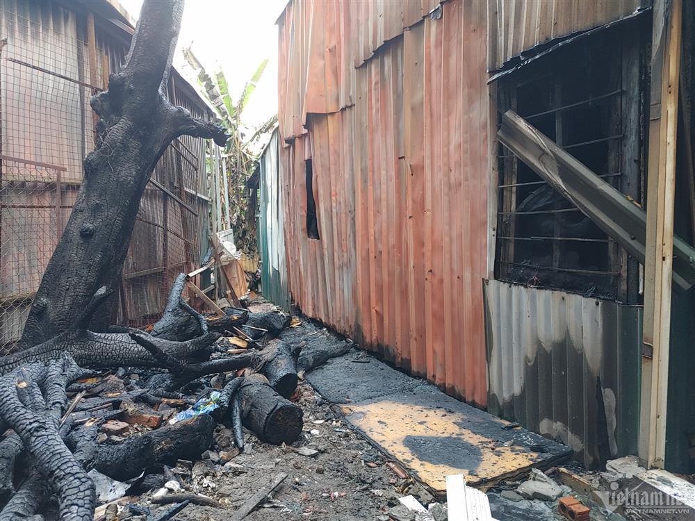 Hà Nội: Cháy trong khu dân cư, khói đen bốc cao hàng chục mét-4