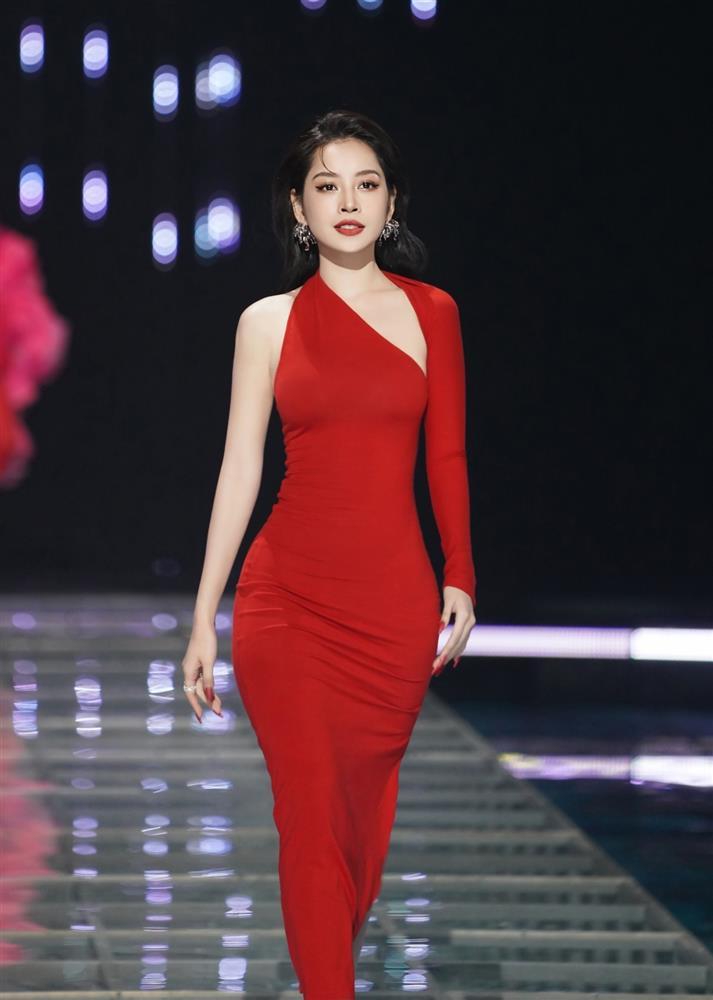 Bí quyết giúp Chi Pu có vóc dáng gợi cảm-1