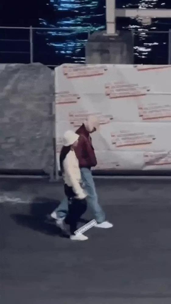 Công ty quản lý lên tiếng tin Jennie hẹn hò V (BTS) sau loạt ảnh tình tứ-1