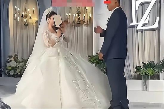 Cô dâu gọi nhầm tên chồng giữa đám cưới, chú rể 'chữa cháy' vô cùng thông minh