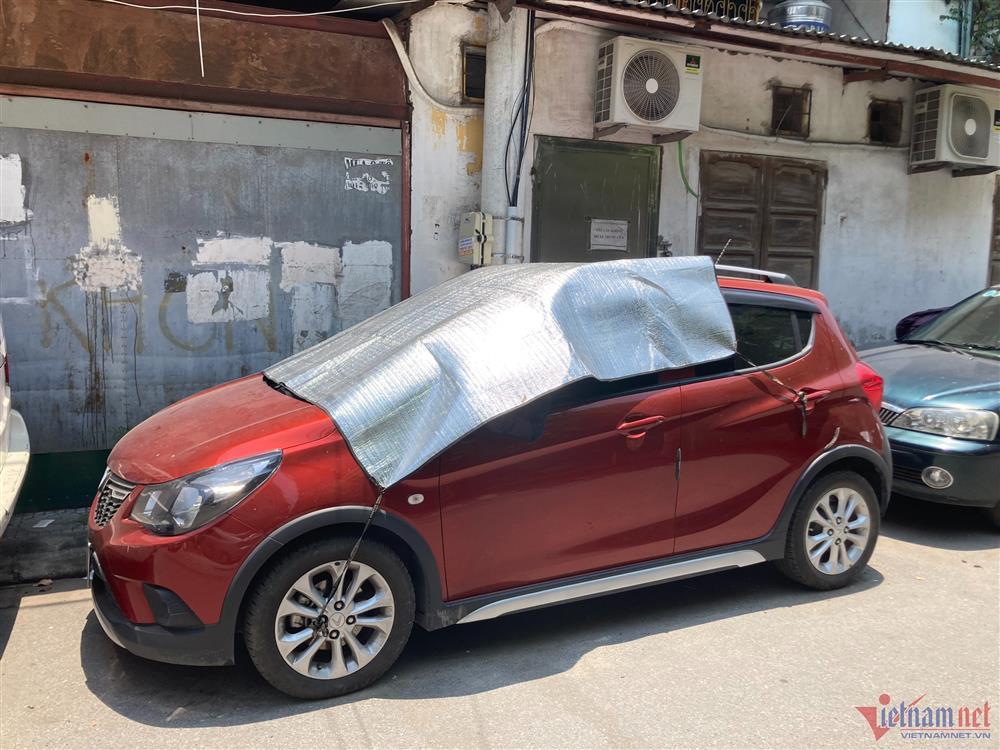 Đỗ ô tô dưới nắng nóng Hà Nội, đồ trong xe hấp thụ nhiệt lên 84 độ-4