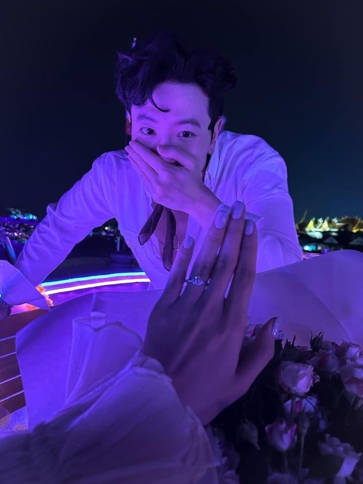 Á hậu Trương Mỹ Nhân được bạn trai cầu hôn sau 5 năm bên nhau-1