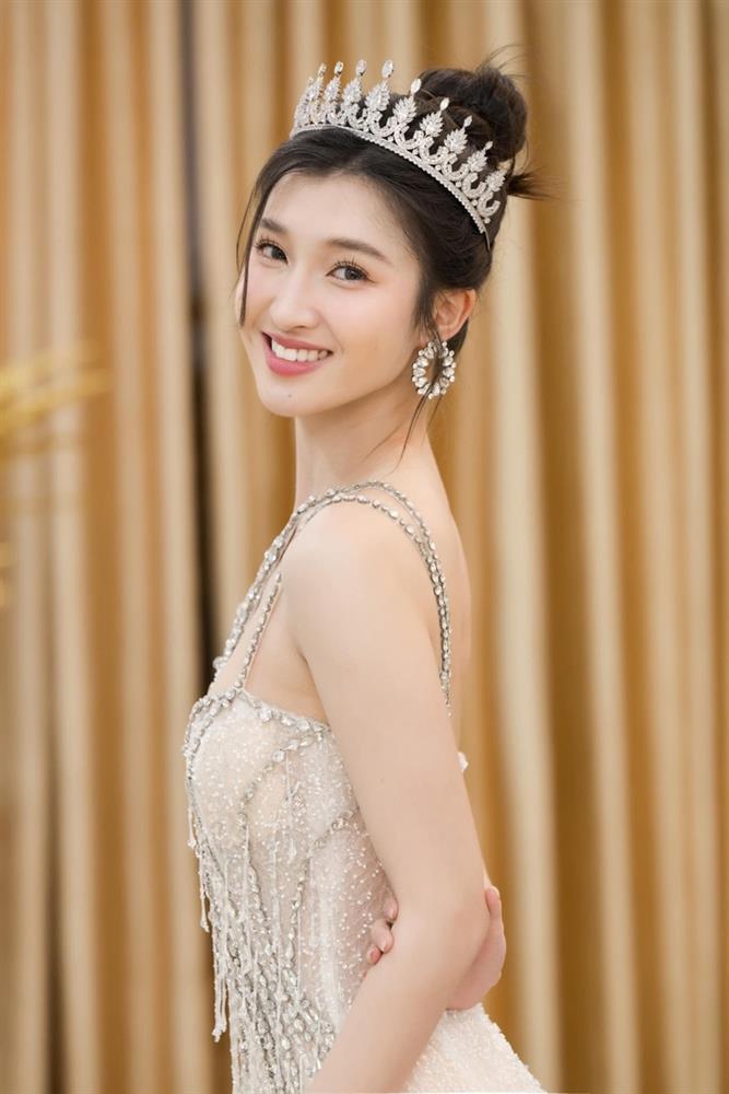 Á hậu Phương Nhi sẽ thi Hoa hậu Quốc tế 2023-2