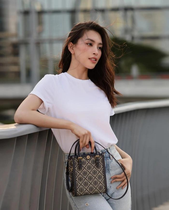 Hoa hậu Tiểu Vy thăng hạng phong cách nhờ diện đồ tối giản-3