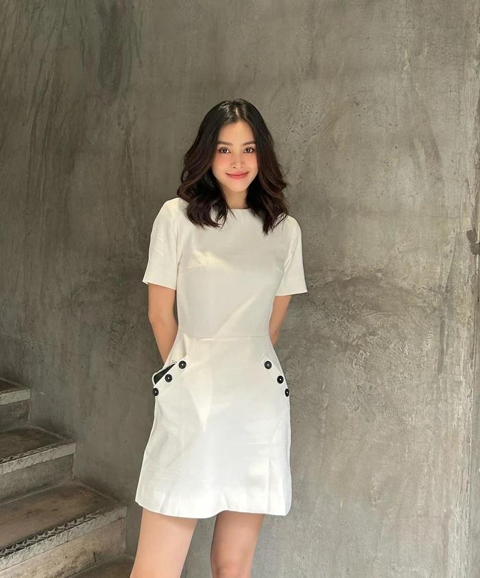 Hoa hậu Tiểu Vy thăng hạng phong cách nhờ diện đồ tối giản-6