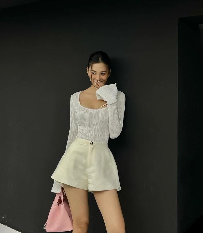 Hoa hậu Tiểu Vy thăng hạng phong cách nhờ diện đồ tối giản-7