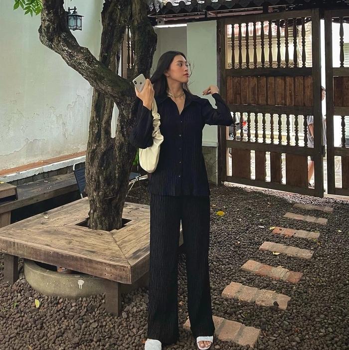 Hoa hậu Tiểu Vy thăng hạng phong cách nhờ diện đồ tối giản-8