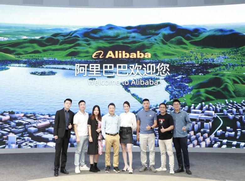 Shark Bình hạnh phúc bên Phương Oanh hậu ly hôn, tính nghỉ hưu tuổi 42?-1