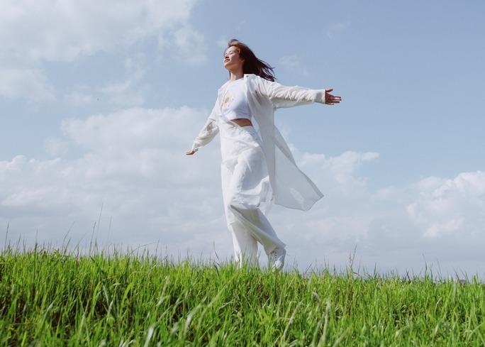 MV mới của Đông Nhi bất ngờ biến mất khỏi Youtube-1