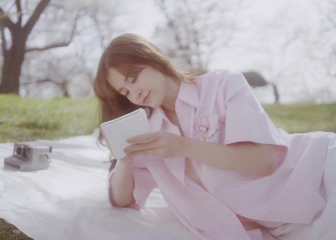 MV mới của Đông Nhi bất ngờ biến mất khỏi Youtube-2