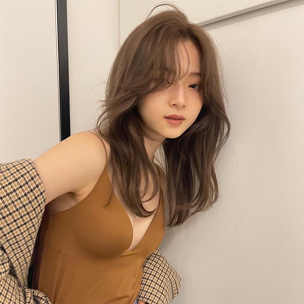 5 kiểu tóc để gương mặt cân đối, nhan sắc thăng hoa cho nàng trán cao-3