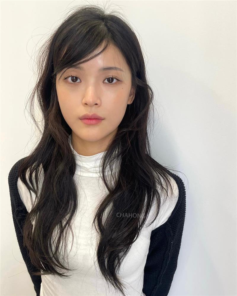 5 kiểu tóc để gương mặt cân đối, nhan sắc thăng hoa cho nàng trán cao-4