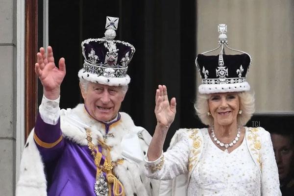 Vua Charles muốn có video triệu like như William và Kate-1