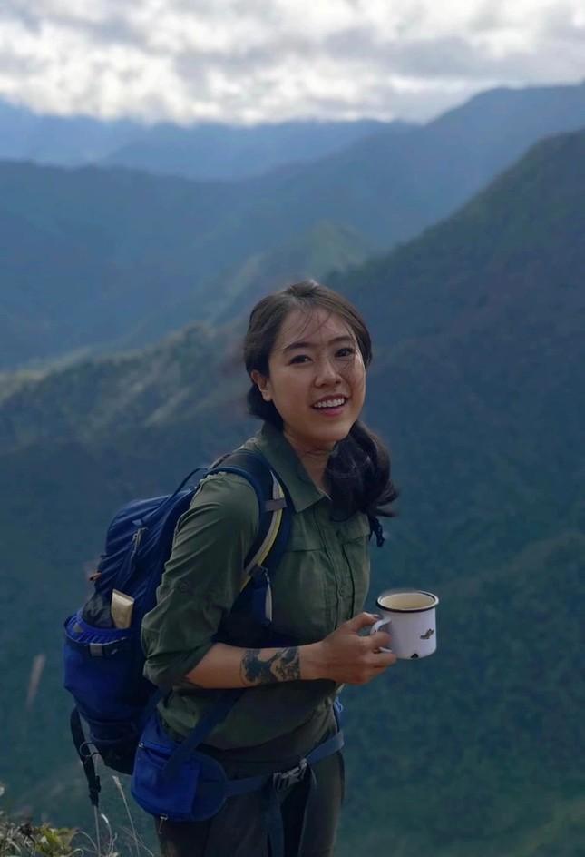 Thót tim cô gái Việt treo dây ngủ qua đêm giữa vách đá dựng đứng-2