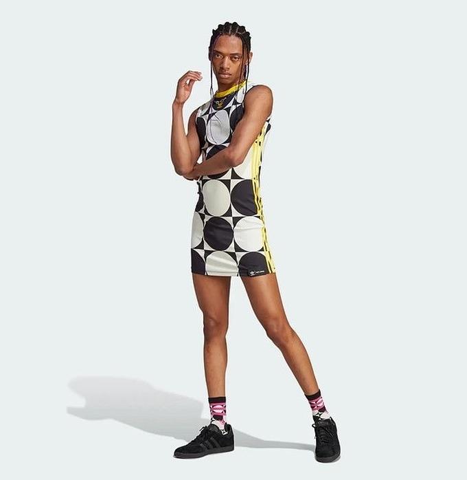 Quảng cáo đồ bơi quá lạ, thương hiệu thời trang thể thao gây tranh cãi-2