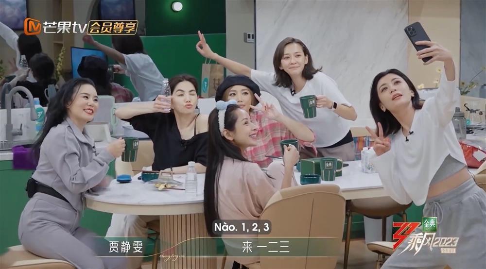 Chi Pu hướng dẫn các tỷ tỷ nhậu theo cách người Việt-4