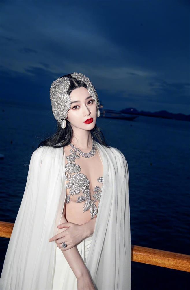 Phạm Băng Băng diện đầm xuyên thấu tại Cannes-3