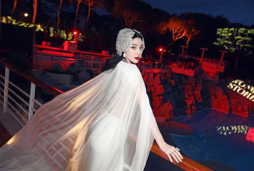 Phạm Băng Băng diện đầm xuyên thấu tại Cannes-4