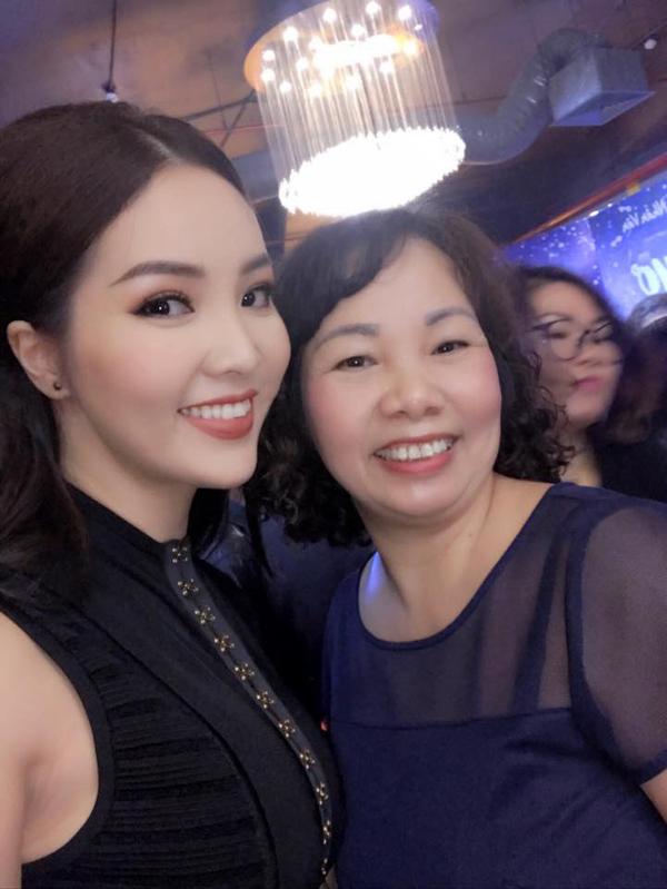 Mẹ ruột Á hậu Thụy Vân: Làm việc ngành y, hỗ trợ con gái nhiều việc-7