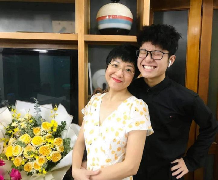 Con trai MC Thảo Vân khuyên mẹ Nam tiến với lý do phì cười-1