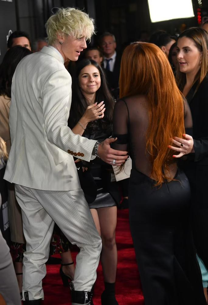 Megan Fox lại gây sốt với đầm xuyên thấu-2