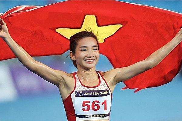 Không đạt KPI, cô gái bị đồng nghiệp xếp hàng dội nước lạnh lên đầu-2