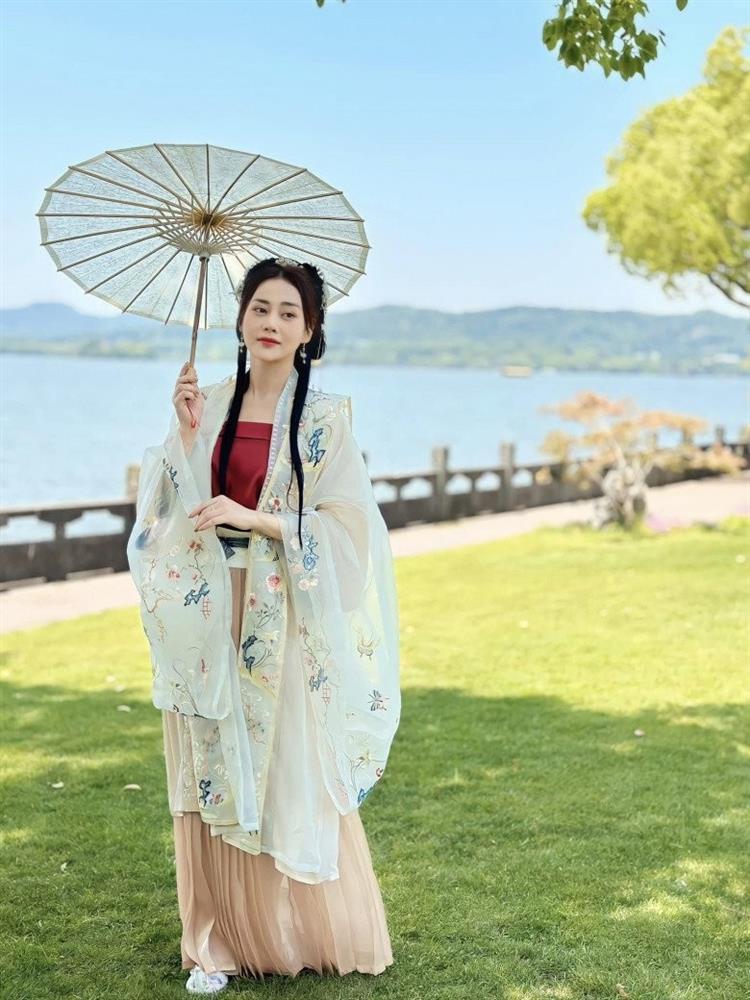 Phương Oanh tự tin khoe mặt mộc, tuổi U40 có thắng nổi lão hóa?-4