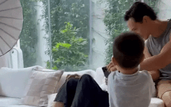 Leon nhà Hồ Ngọc Hà có hành động đáng yêu với ông bà nội-1