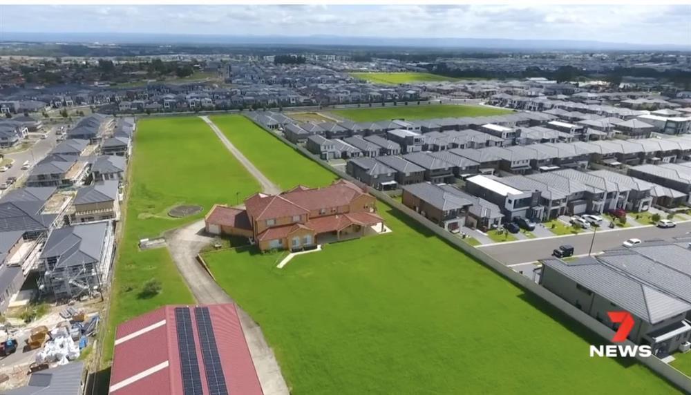 Ngôi nhà cứng đầu lọt thỏm giữa đại dự án, quyết không chịu di dời-2